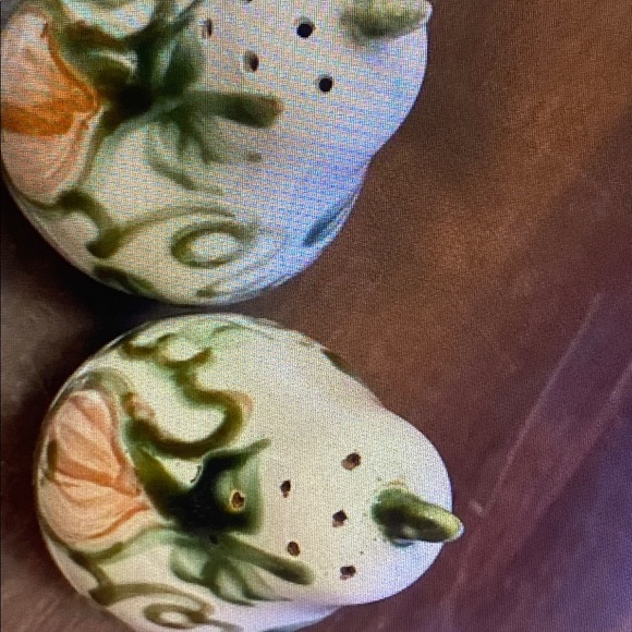 Vintage Ceramic Pear Salt and Pepper Shakers Cork - Picture 2 of 3